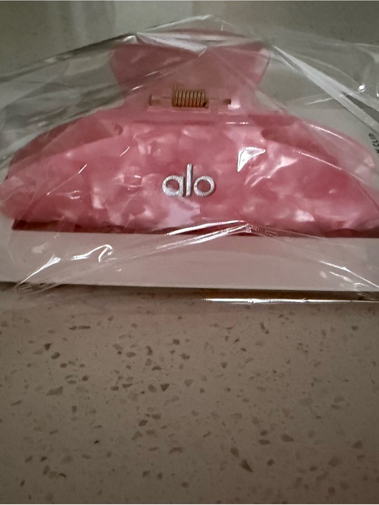 ALO Yoga Accessories - ALO Yoga Pink Acrylic Hair Claw with Gold Spring